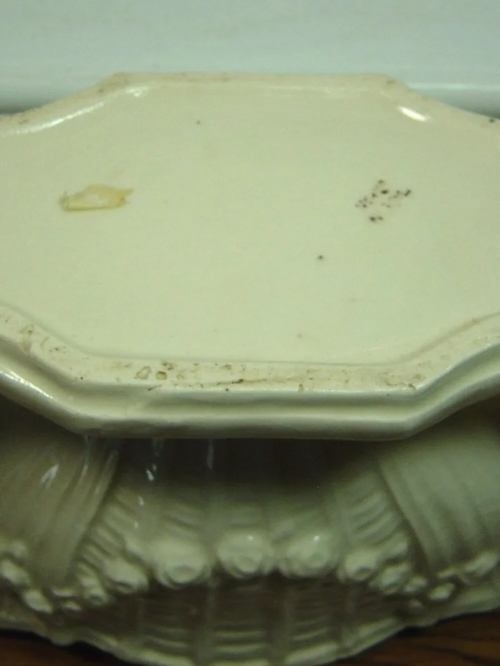 Vintage white planter/vase--cherubs beside a vase-5 1/4